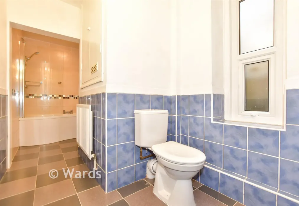 Bathroom - Westbourne Gardens, Folkestone, Kent - Wards of Kent