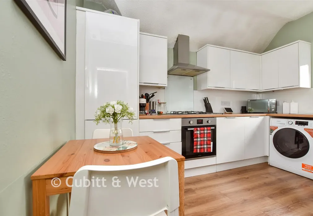 Kitchen - Merebank Lane, Sutton, Surrey - Wards of Kent