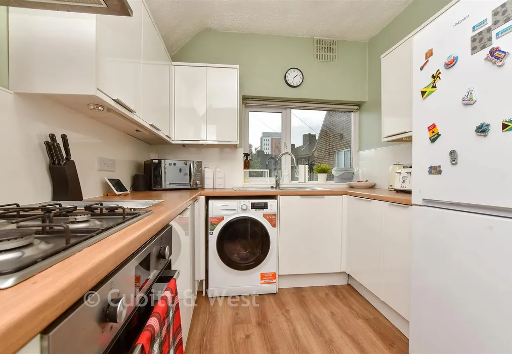 Kitchen - Merebank Lane, Sutton, Surrey - Wards of Kent