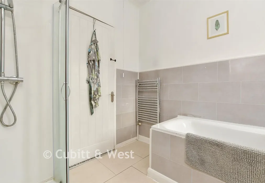 Bathroom - Merebank Lane, Sutton, Surrey - Wards of Kent