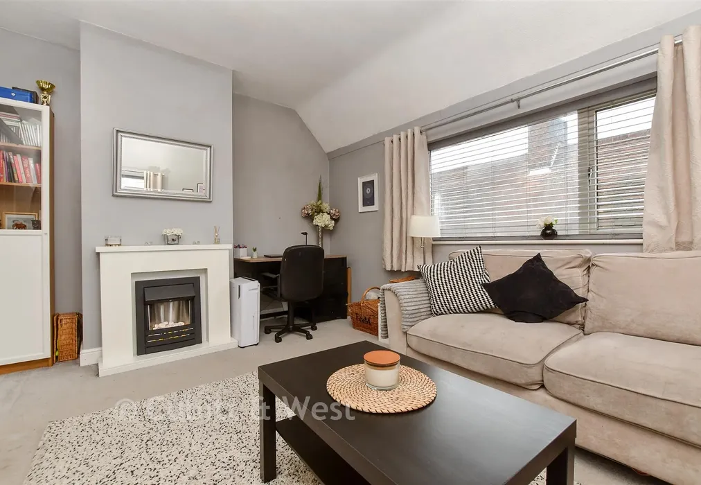 Lounge - Merebank Lane, Sutton, Surrey - Wards of Kent