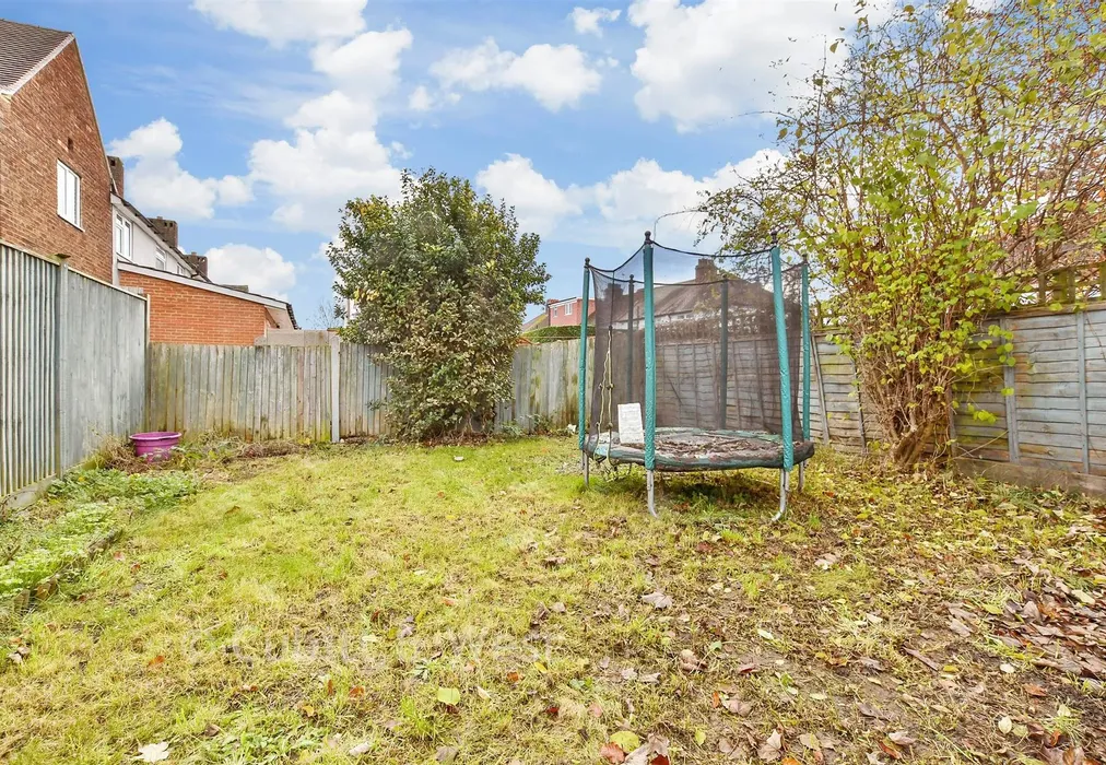 Rear Garden - Merebank Lane, Sutton, Surrey - Wards of Kent