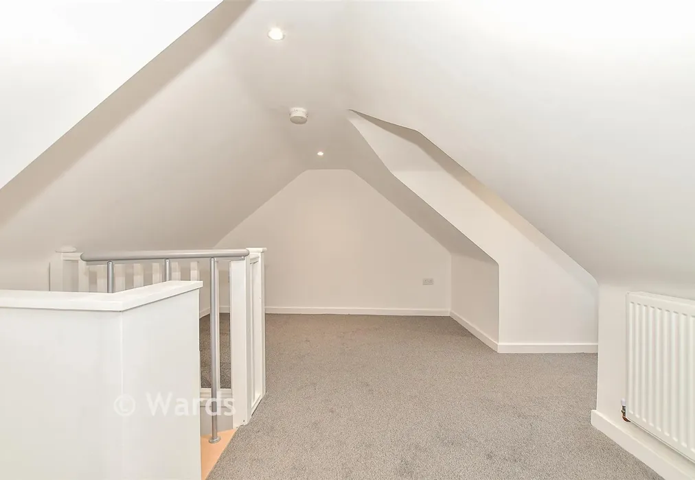 Bedroom 1 - Weald North, Smarden, Ashford, Kent - Wards of Kent