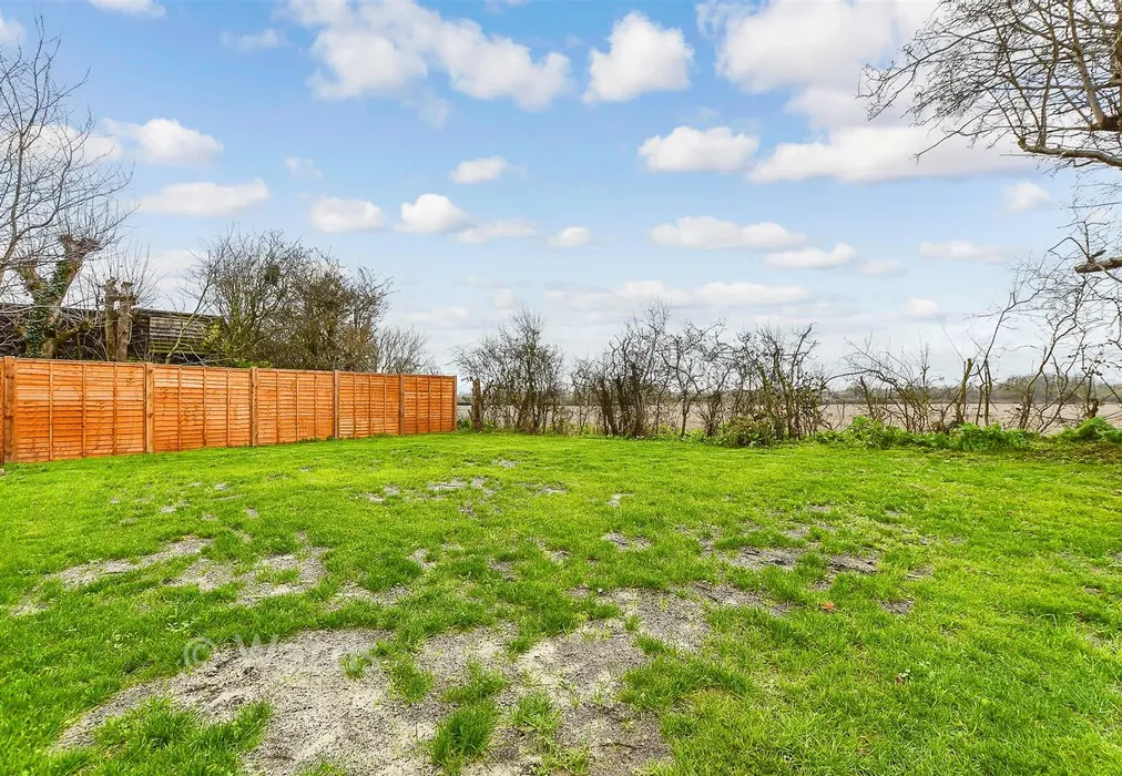 Rear Garden - Weald North, Smarden, Ashford, Kent - Wards of Kent
