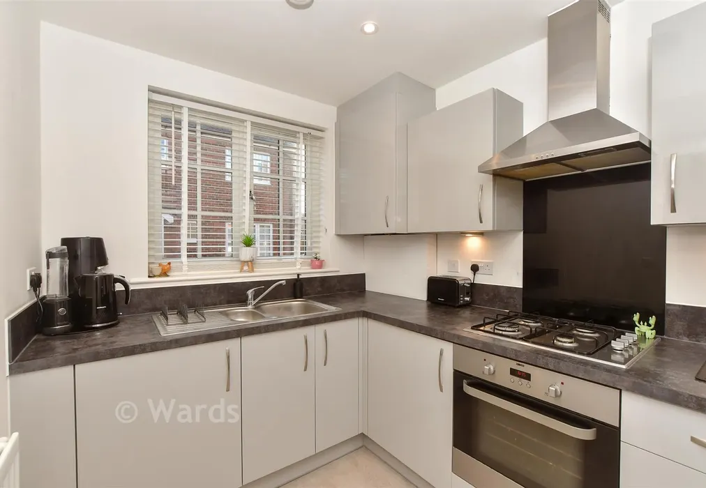 Kitchen - Mercer Drive, Tenterden, Kent - Wards of Kent