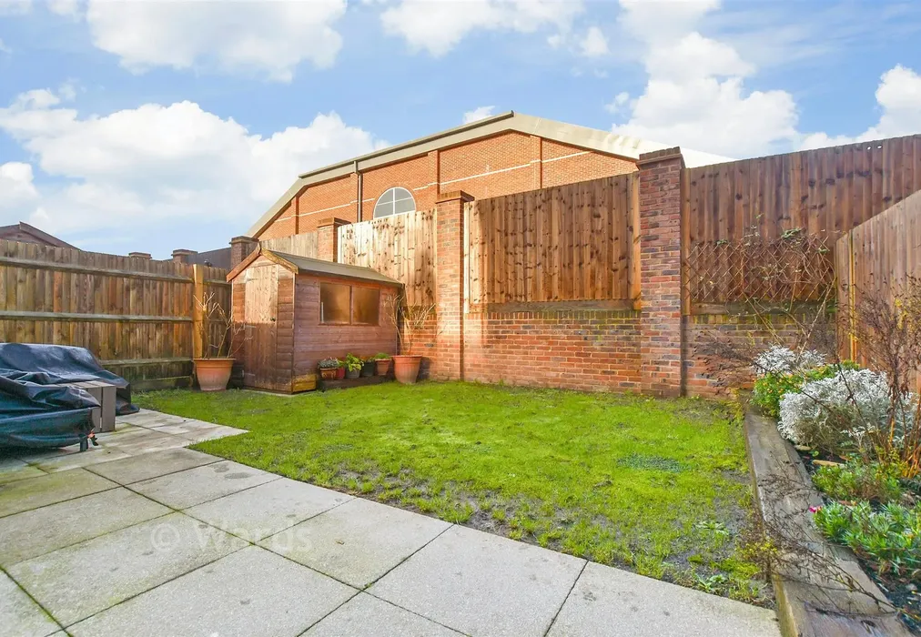 Rear Garden - Mercer Drive, Tenterden, Kent - Wards of Kent