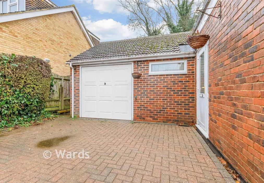 Garage - Neal Road, West Kingsdown, Sevenoaks, Kent - Wards of Kent