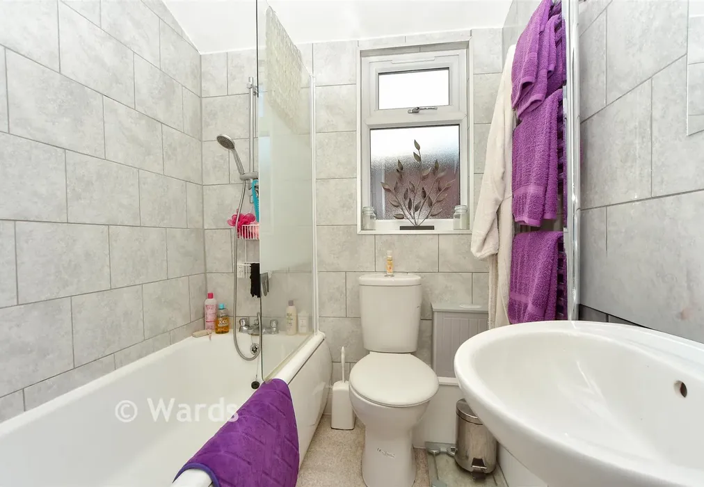 Bathroom - Alma Road, Sheerness, Kent - Wards of Kent