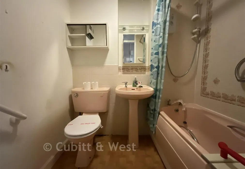 Bathroom - Church Road, Haywards Heath, West Sussex - Wards of Kent