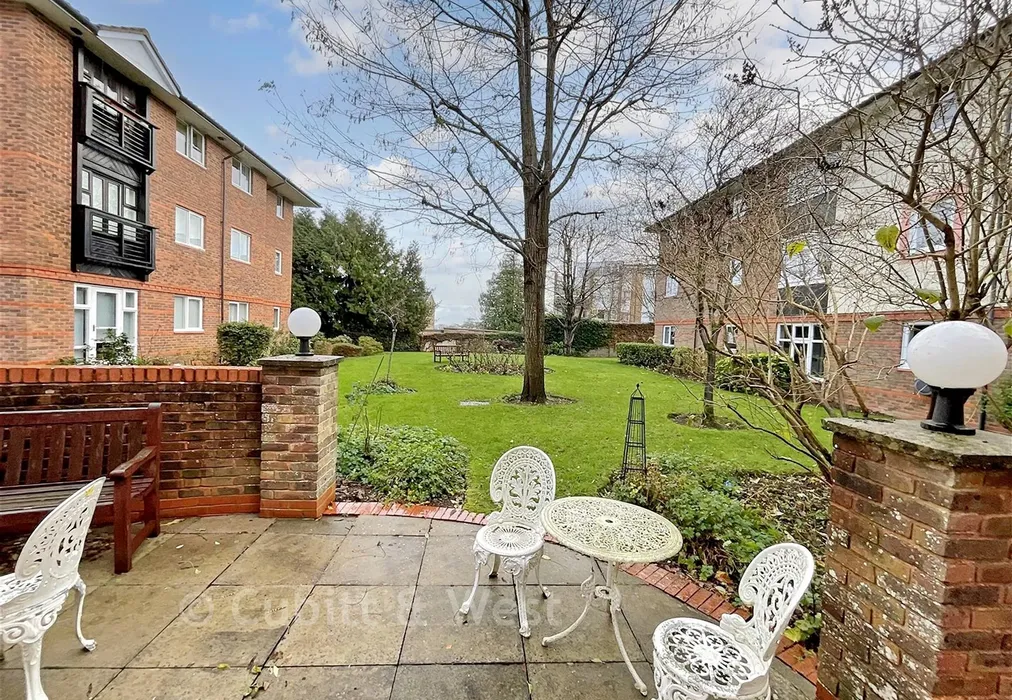 Communal Garden - Church Road, Haywards Heath, West Sussex - Wards of Kent
