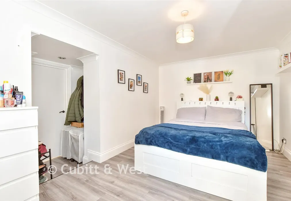 Bedroom - Clarendon Road, Southsea, Hampshire - Wards of Kent