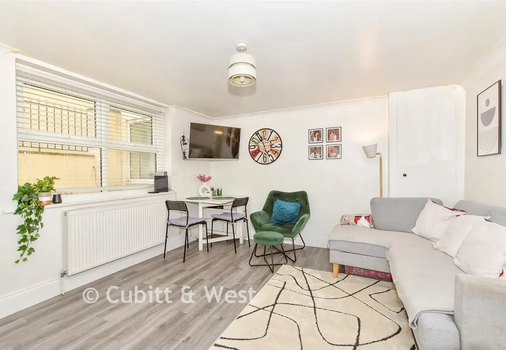Lounge - Clarendon Road, Southsea, Hampshire - Wards of Kent