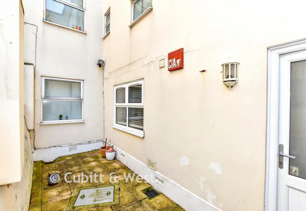 External Lifestyle Photograph - Clarendon Road, Southsea, Hampshire - Wards of Kent