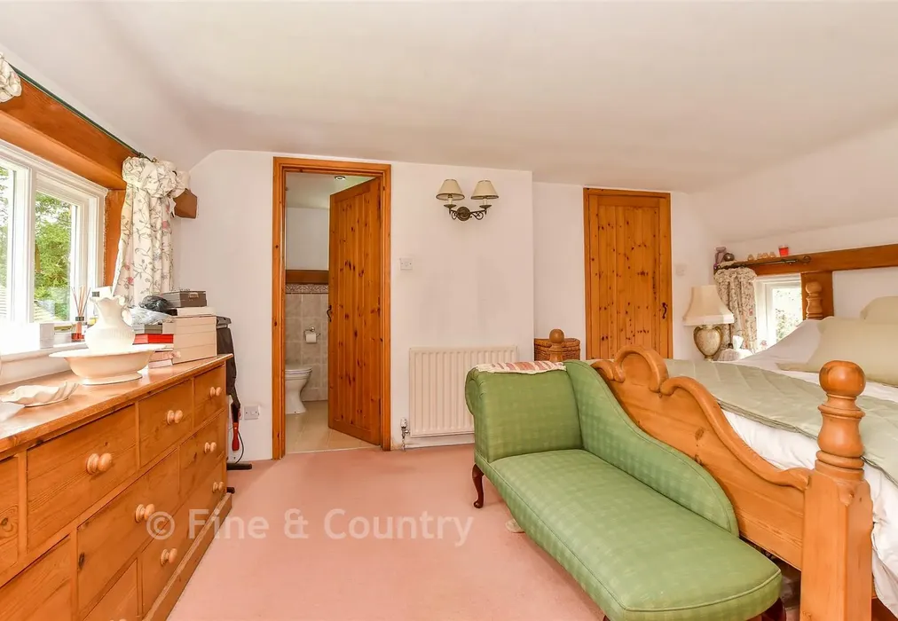 Bedroom 1 - Hatmill Lane, Brenchley, Tonbridge, Kent - Wards of Kent