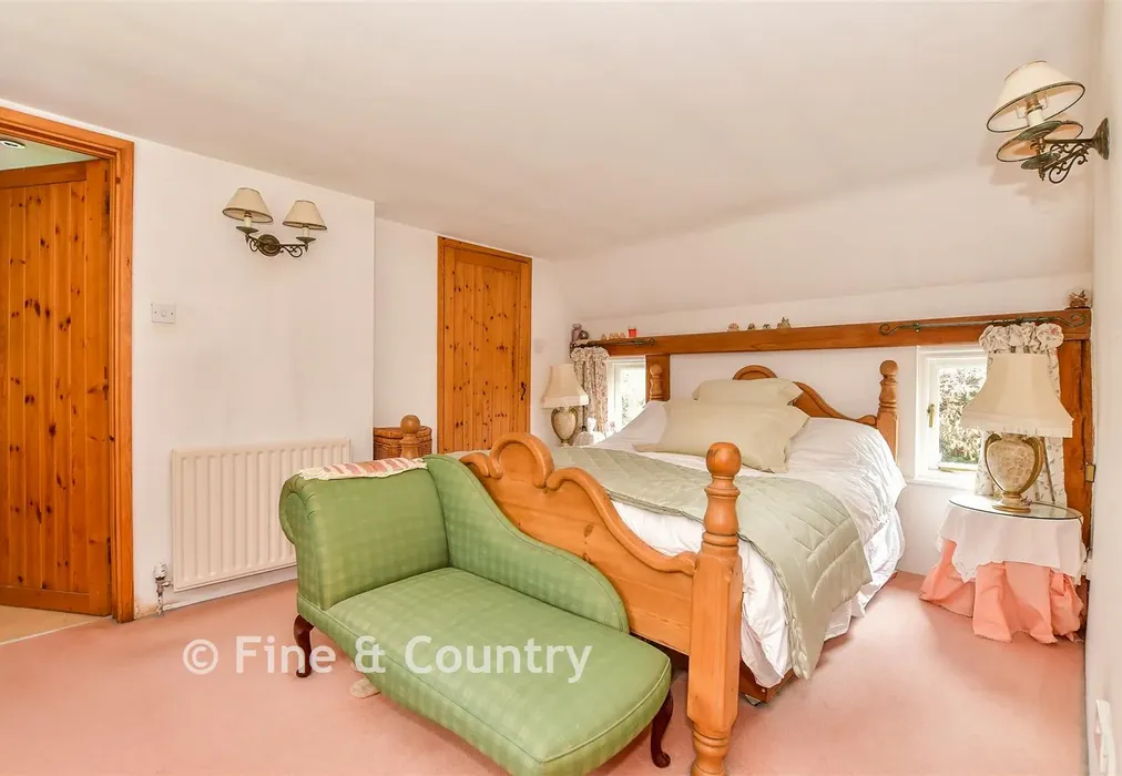 Bedroom 1 - Hatmill Lane, Brenchley, Tonbridge, Kent - Wards of Kent