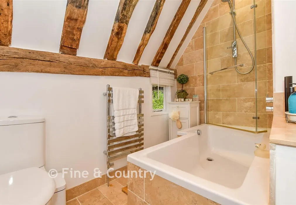 Bathroom - Hatmill Lane, Brenchley, Tonbridge, Kent - Wards of Kent