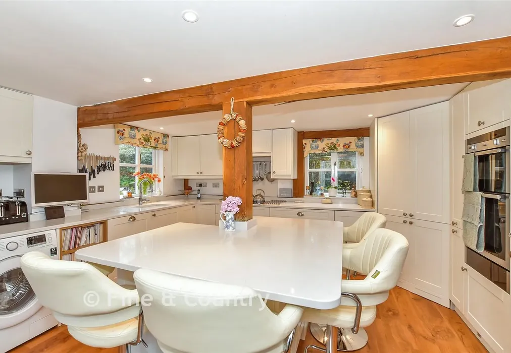 Kitchen - Hatmill Lane, Brenchley, Tonbridge, Kent - Wards of Kent