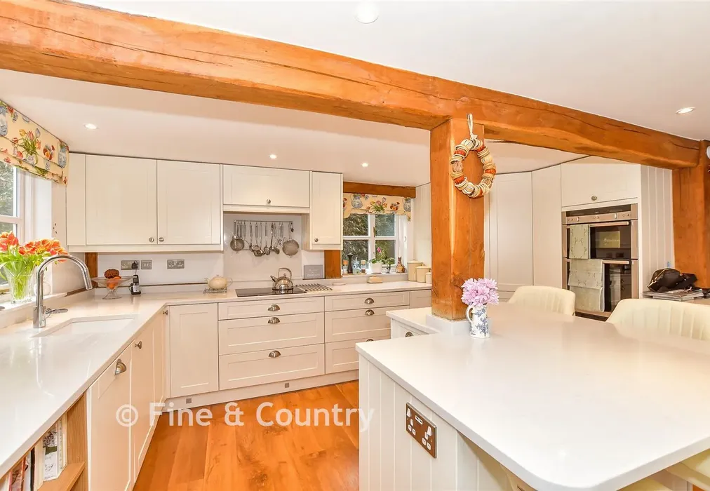 Kitchen - Hatmill Lane, Brenchley, Tonbridge, Kent - Wards of Kent