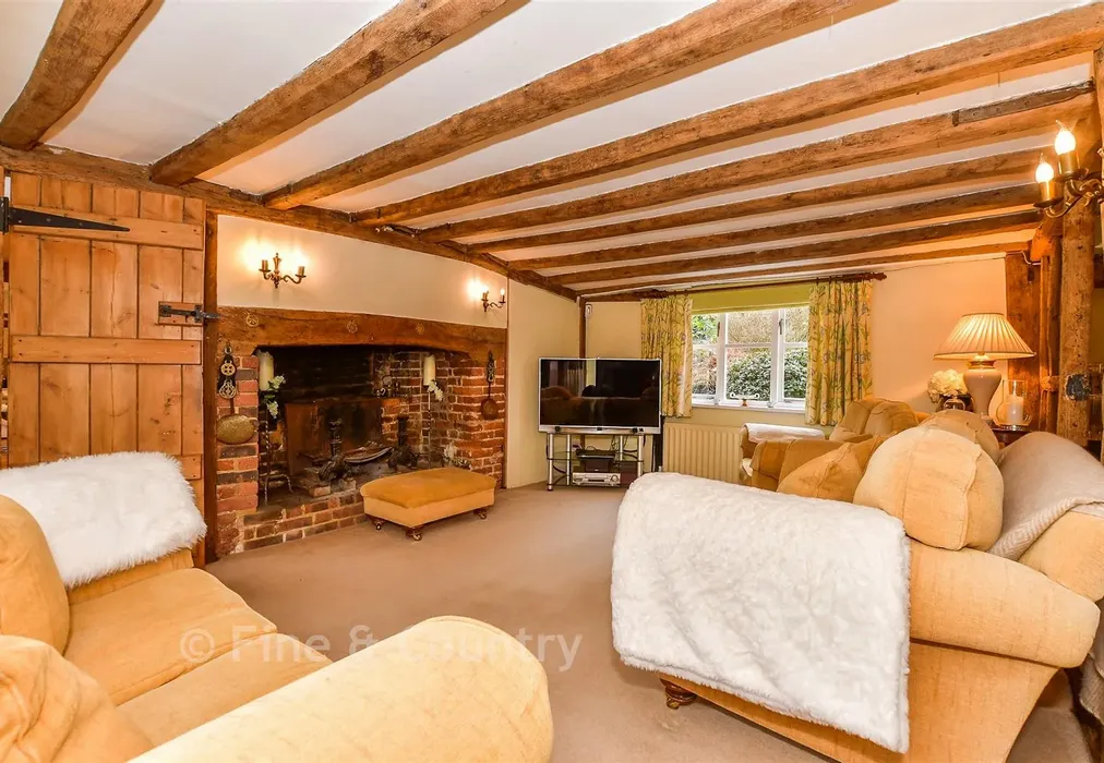 Lounge - Hatmill Lane, Brenchley, Tonbridge, Kent - Wards of Kent