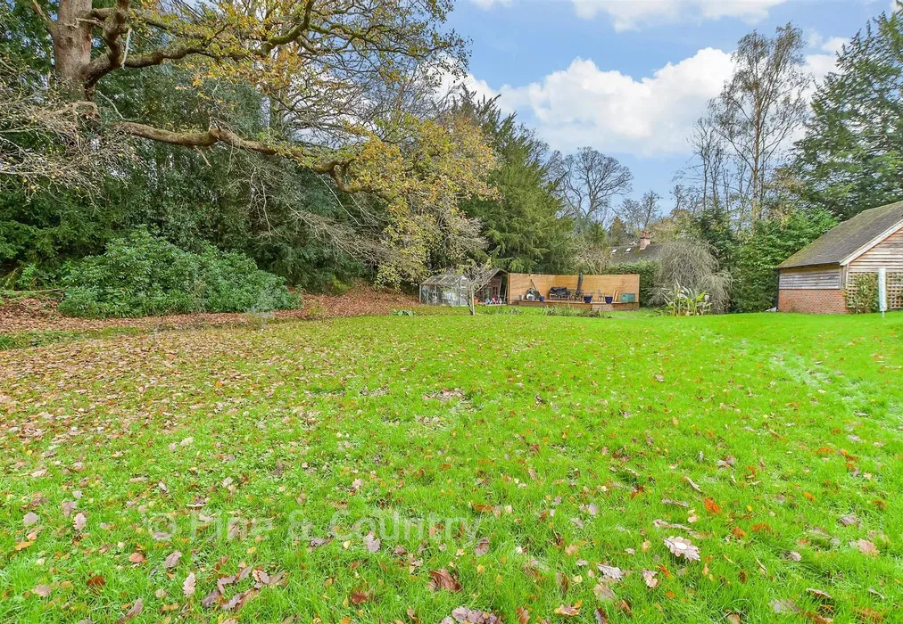 Rear Garden - Hatmill Lane, Brenchley, Tonbridge, Kent - Wards of Kent