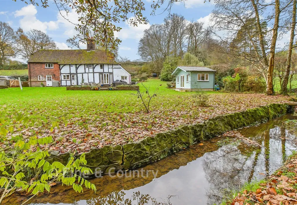 External Lifestyle Photograph - Hatmill Lane, Brenchley, Tonbridge, Kent - Wards of Kent