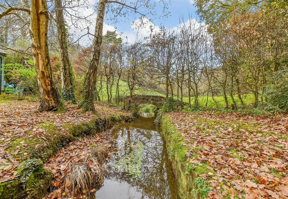 External Lifestyle Photograph - Hatmill Lane, Brenchley, Tonbridge, Kent - Wards of Kent