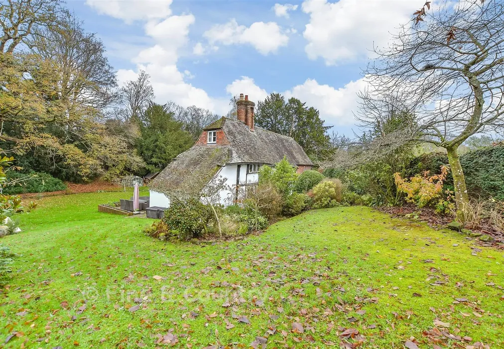 Front Garden - Hatmill Lane, Brenchley, Tonbridge, Kent - Wards of Kent