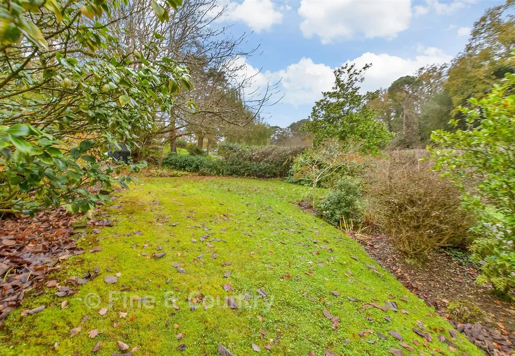 Front Garden - Hatmill Lane, Brenchley, Tonbridge, Kent - Wards of Kent