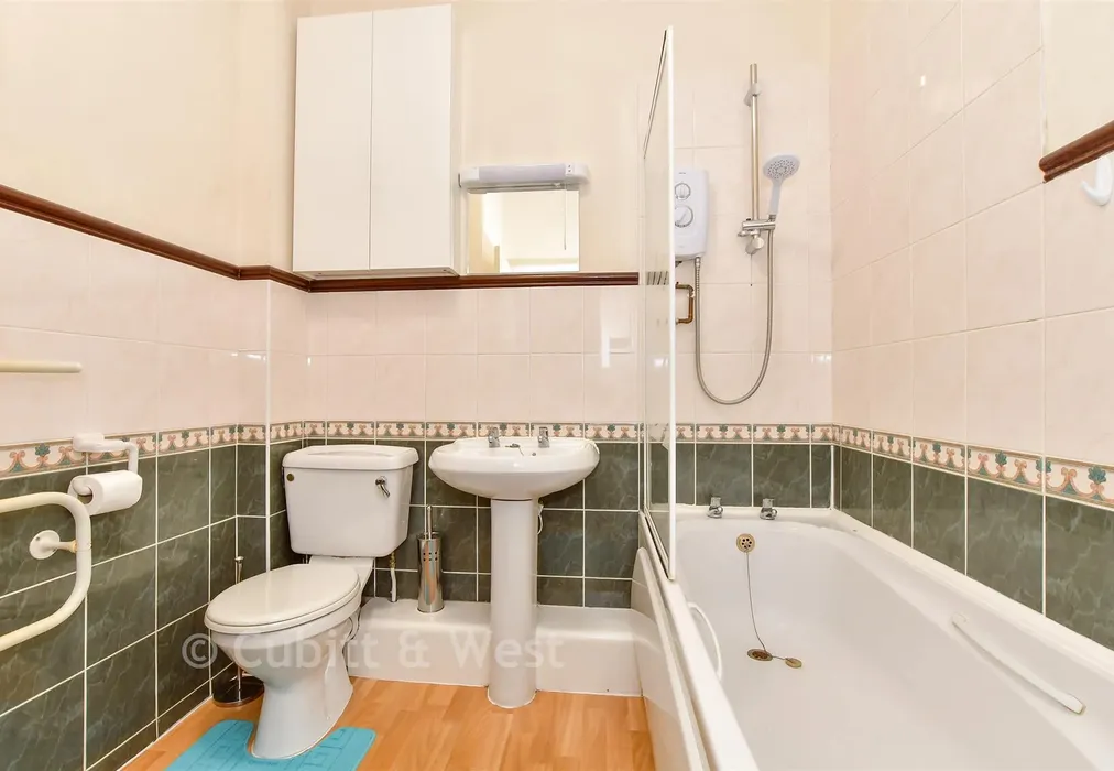 Bathroom - The Steyne, Bognor Regis, West Sussex - Wards of Kent