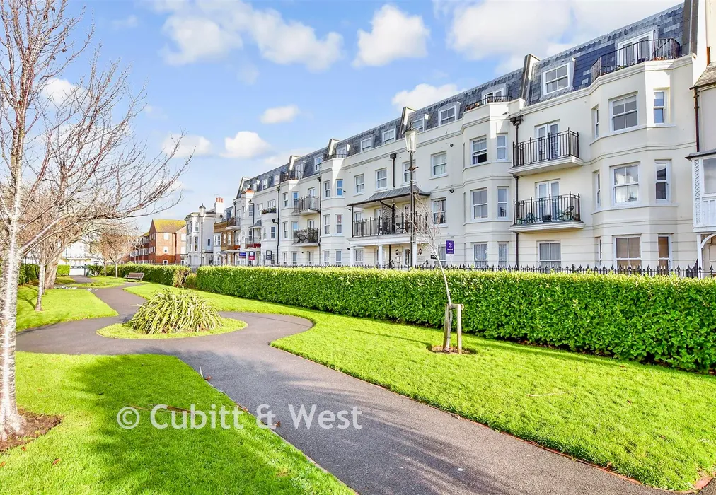 External Lifestyle Photograph - The Steyne, Bognor Regis, West Sussex - Wards of Kent