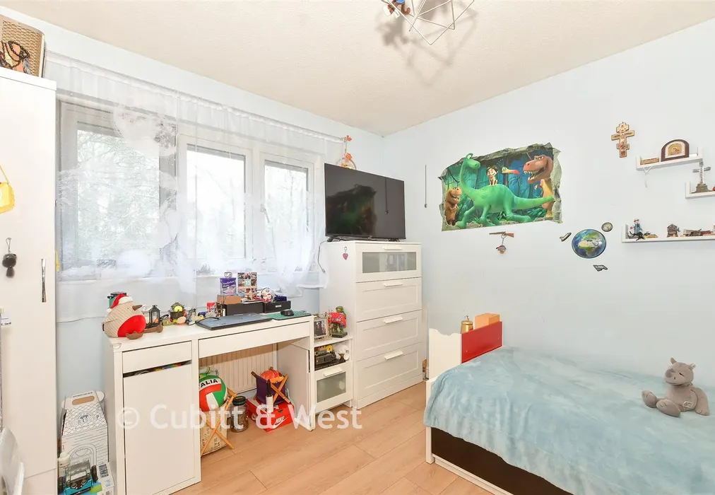 Bedroom - Birkdale Drive, Ifield, Crawley, West Sussex - Wards of Kent