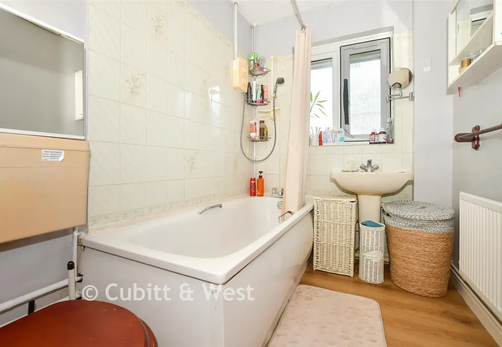 Bathroom - Birkdale Drive, Ifield, Crawley, West Sussex - Wards of Kent