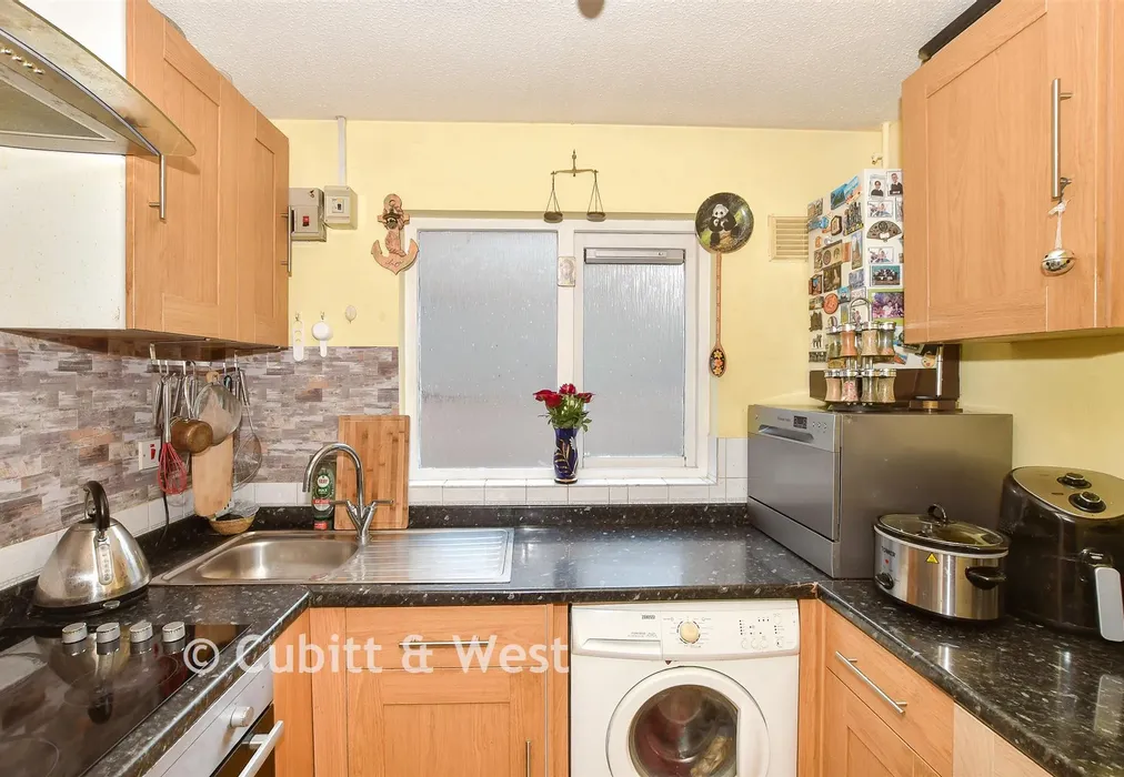 Kitchen - Birkdale Drive, Ifield, Crawley, West Sussex - Wards of Kent