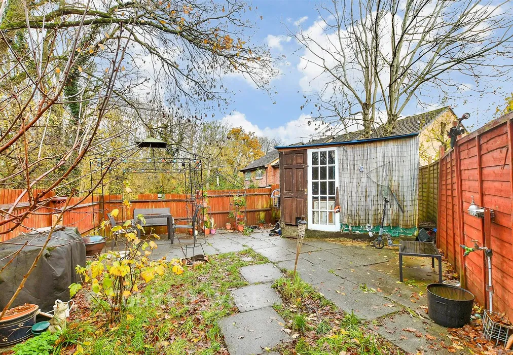 Rear Garden - Birkdale Drive, Ifield, Crawley, West Sussex - Wards of Kent