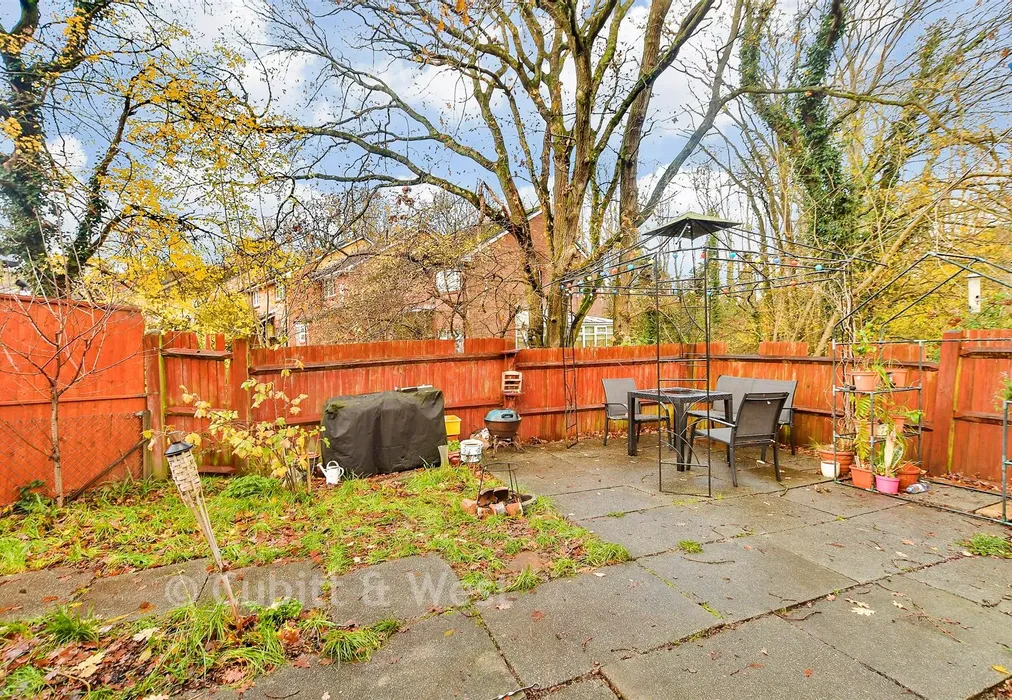 Rear Garden - Birkdale Drive, Ifield, Crawley, West Sussex - Wards of Kent