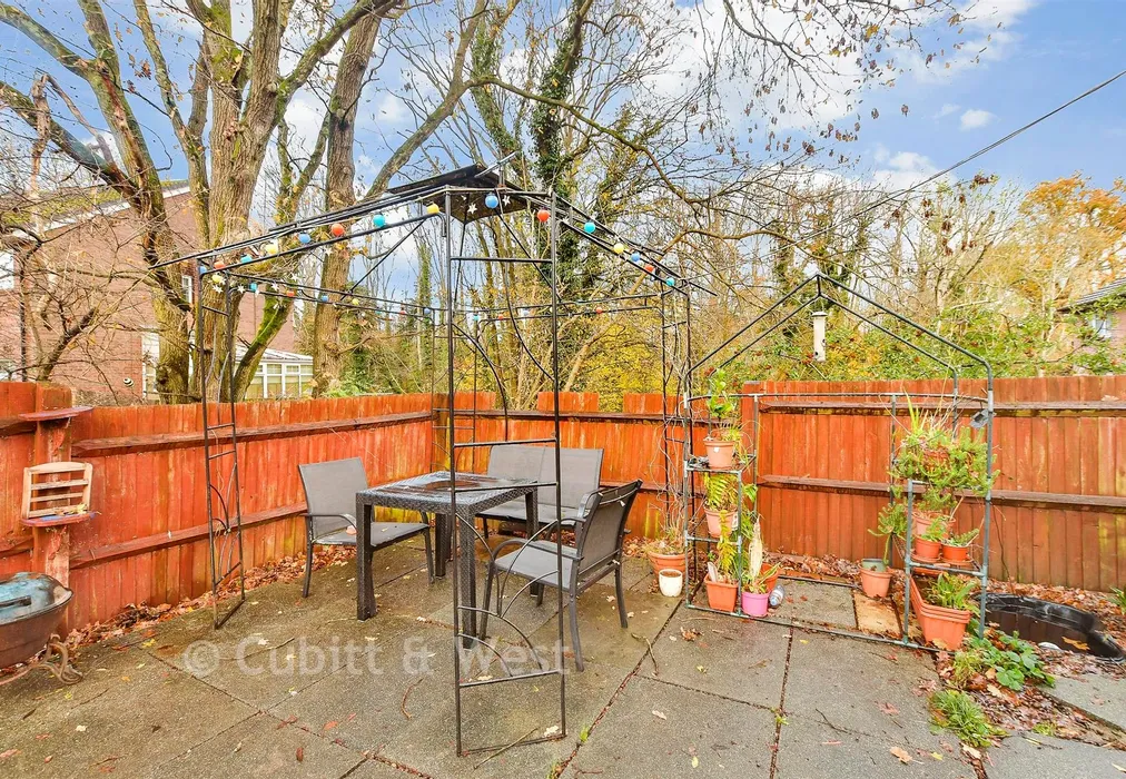 Rear Garden - Birkdale Drive, Ifield, Crawley, West Sussex - Wards of Kent