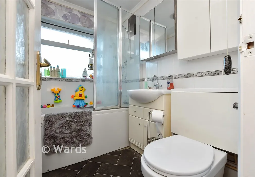 Bathroom - Canterbury Road East, Ramsgate, Kent - Wards of Kent