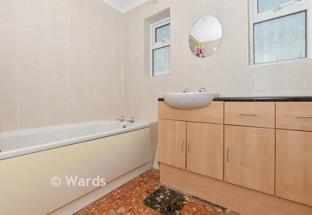 En-Suite Bathroom - St. Mary's Road, New Romney, Kent - Wards of Kent