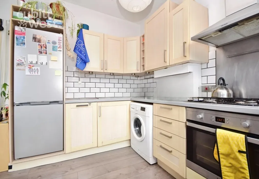 Kitchen - Sillwood Place, Brighton, BN1 - Wards of Kent