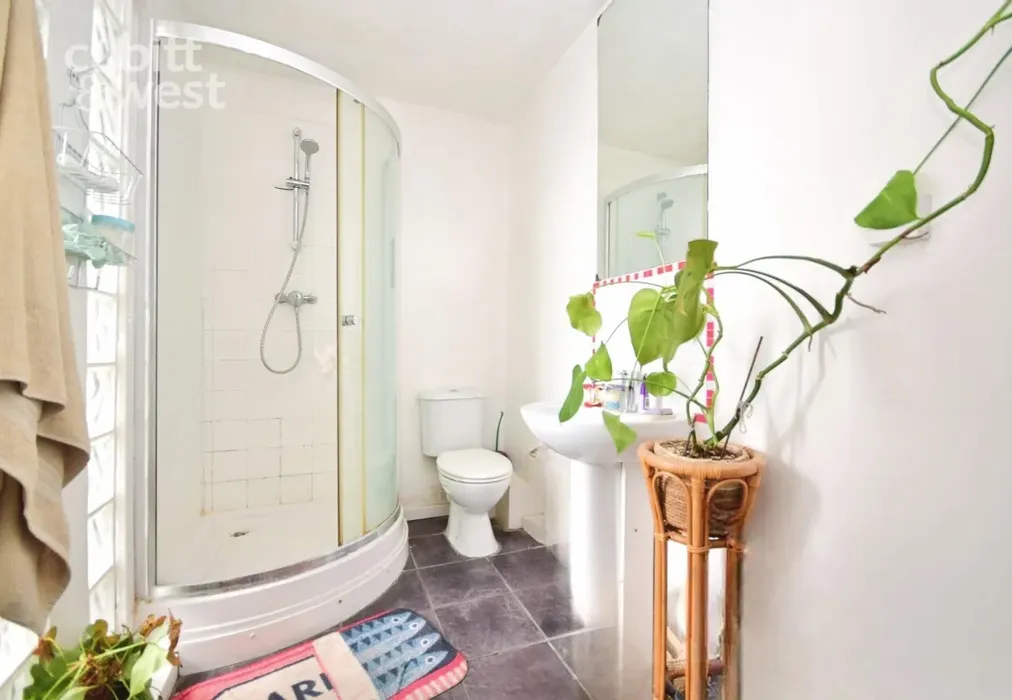 Shower Room - Sillwood Place, Brighton, BN1 - Wards of Kent