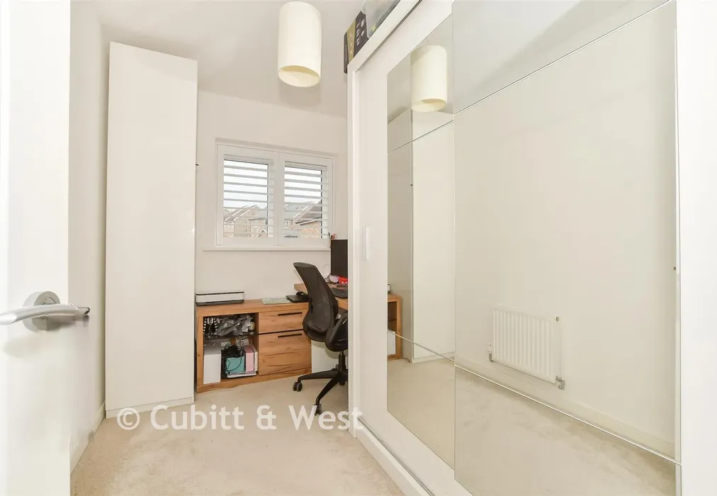Bedroom 3 - Barnfield, Billingshurst, West Sussex - Wards of Kent