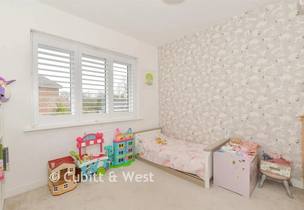 Bedroom 2 - Barnfield, Billingshurst, West Sussex - Wards of Kent