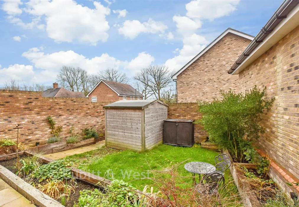 Rear Garden - Barnfield, Billingshurst, West Sussex - Wards of Kent