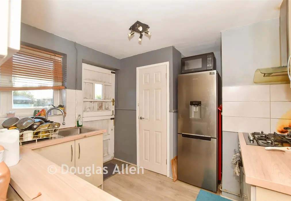 Kitchen - Rowan Green East, Brentwood, Essex - Wards of Kent