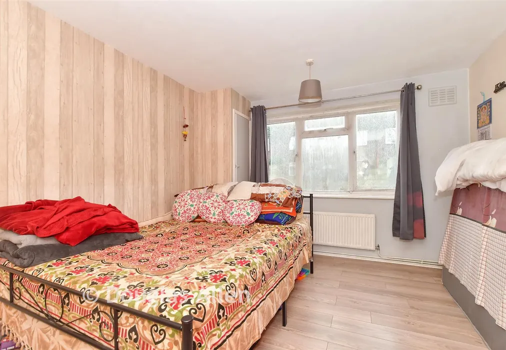 Bedroom 1 - Rowan Green East, Brentwood, Essex - Wards of Kent