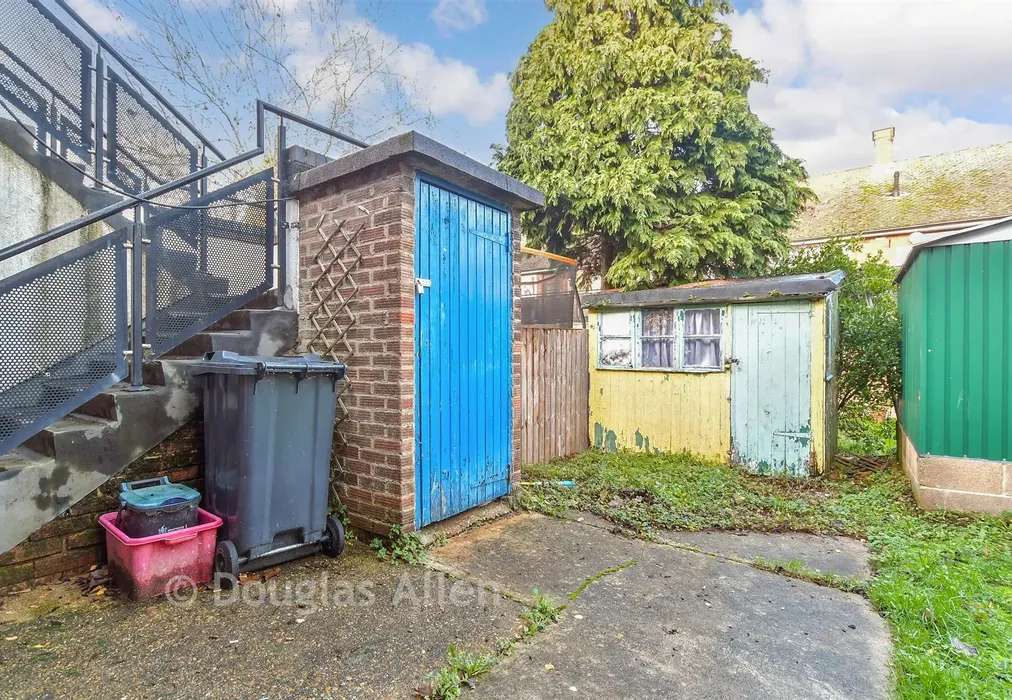 Rear Garden - Rowan Green East, Brentwood, Essex - Wards of Kent
