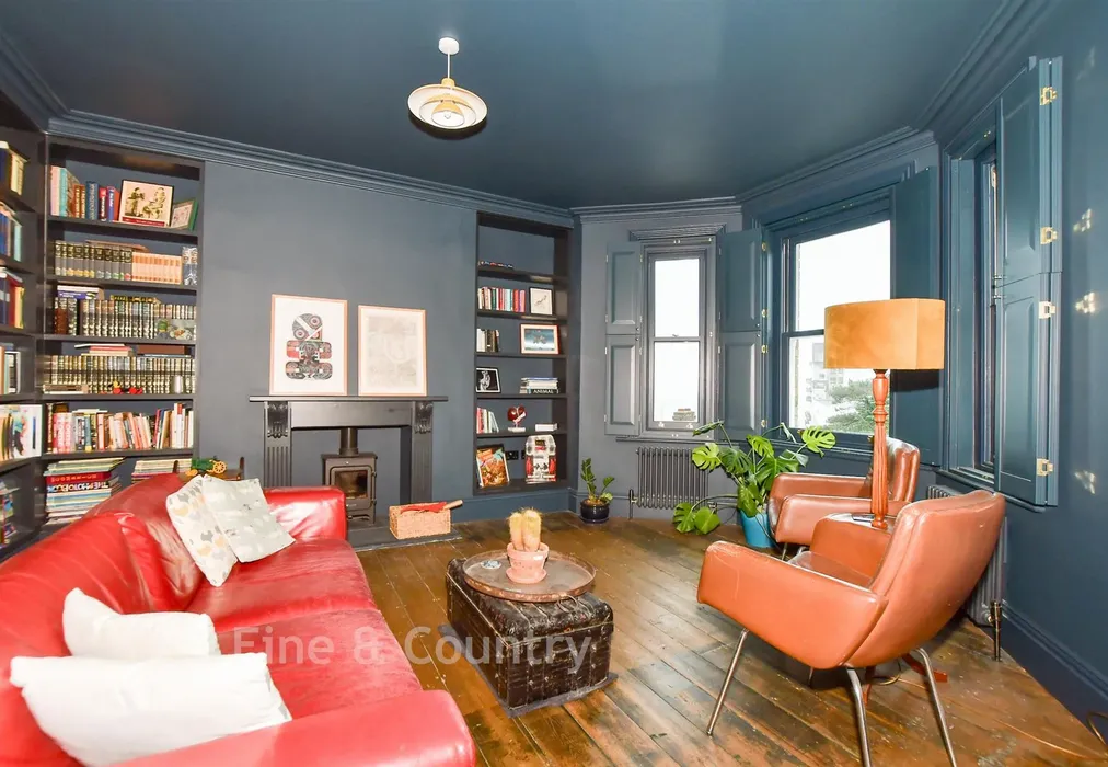 Lounge - The Parade, Folkestone, Kent - Wards of Kent