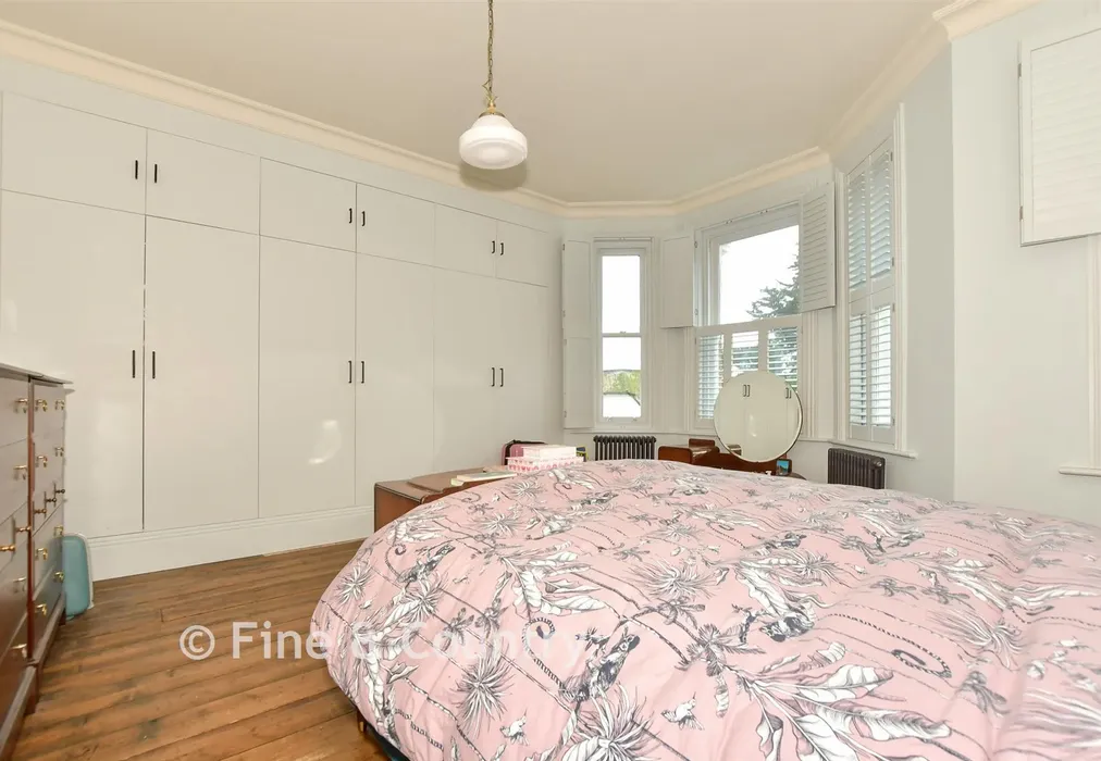 Main Bedroom - The Parade, Folkestone, Kent - Wards of Kent