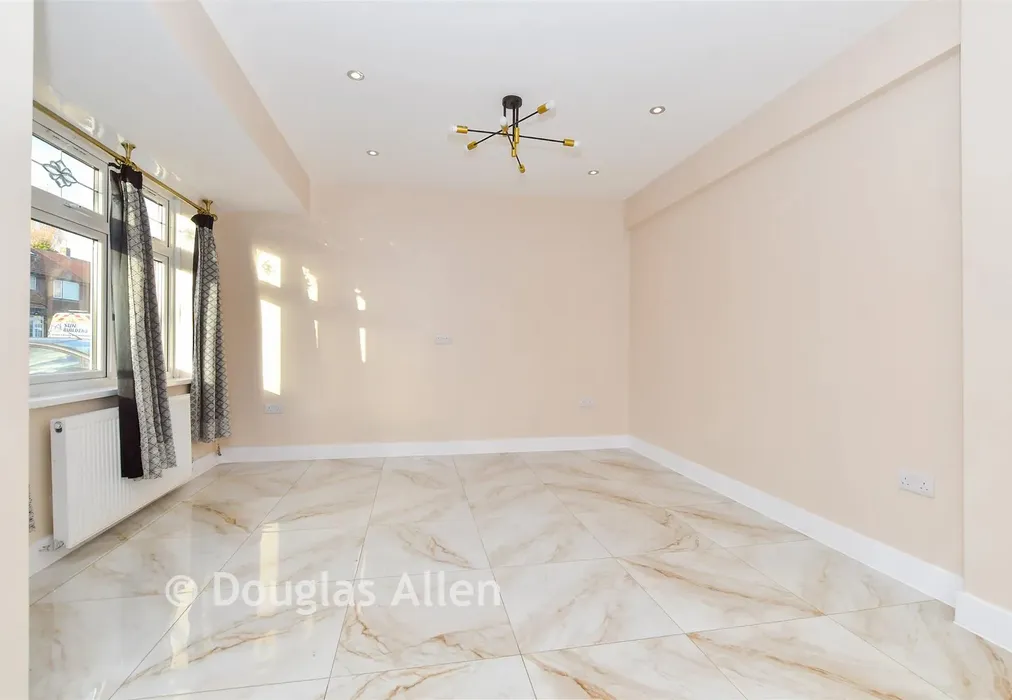 Lounge - Joydon Drive, Romford, Essex - Wards of Kent