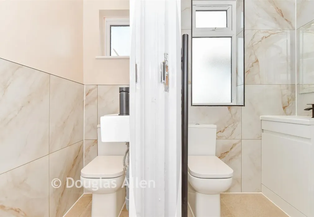 Internal Lifestyle Photograph - Joydon Drive, Romford, Essex - Wards of Kent